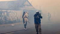 Kebakaran hutan di Ekuador makin meluas dan merembet ke rumah warga.  