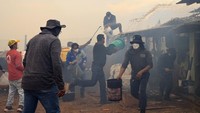 Sejumlah rumah warga di Tumbaco terdampak kebakaran hutan.  