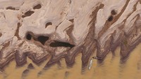 Pemandangan dari drone menunjukkan gundukan pasir akibat kekeringan terburuk dalam sejarah yang mempengaruhi Sungai Madeira di Humaita, negara bagian Amazonas, Brasil, 4 September 2024.  