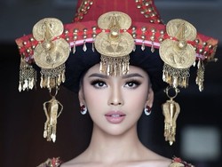 Foto: Kontras Gaya Lyodra dan Angel Pieters di Misa Akbar Paus Fransiskus