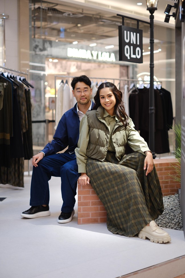 Sebagai selebriti, Maudy Ayunda selalu berpenampilan maksimal. Kendati demikian ia tidak mau terlalu mengintervensi gaya berbusana suaminya, Jesse Choi. (Foto: Dok. Uniqlo)
