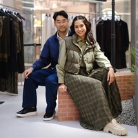 Sebagai selebriti, Maudy Ayunda selalu berpenampilan maksimal. Kendati demikian ia tidak mau terlalu mengintervensi gaya berbusana suaminya, Jesse Choi. (Foto: Dok. Uniqlo)