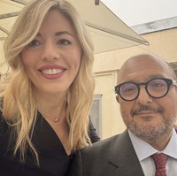 Menteri Kebudayaan Italia Gennaro Sangiuliano mengakui perselingkuhannya dengan influencer Maria Rosaria Boccia. Maria kerap mengabadikan kebersamaannya dengan sang menteri di Instagramnya. Foto: dok. Instagram