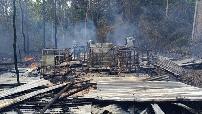 Gudang minyak ilegal di OKU terbakar.