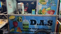 Kalau mencari minuman segar, bisa mampir ke gerai D.A.S ini. Menawarkan berbagai macam minuman buah-buahan yang dikocok dengan susu dan es. Foto: Detikcom / Atiqa Rana