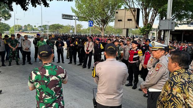 Jajaran kepolisian dan TNI melakukan persiapan pengamanan kepulangan Paus Fransiskus.