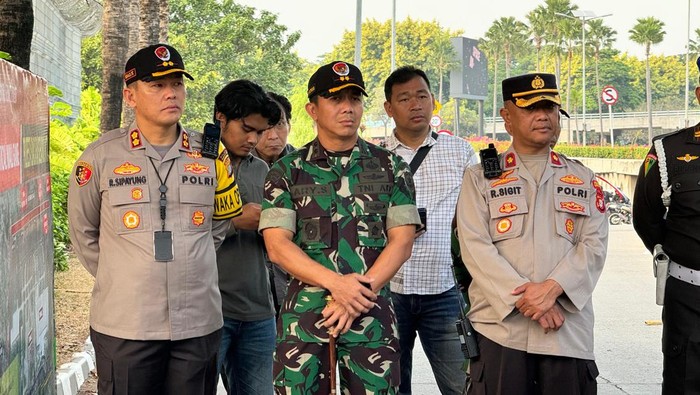 Jajaran kepolisian dan TNI melakukan persiapan pengamanan kepulangan Paus Fransiskus.