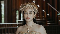 Jessica Iskandar Pamer Baby Bumb Pakai Baju Adat Bali Jessica Iskandar Pamer Baby Bumb Pakai Baju Adat Bali