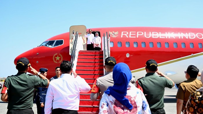 Jokowi bersama Iriana bertolak ke Makassar usai dari Surabaya.
