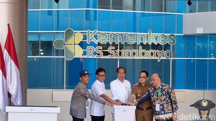 Jokowi meresmikan RS Kemenkes Surabaya