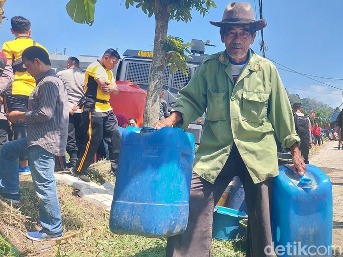 Kekeringan di Margaasih Bandung.