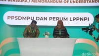 Penandatangan Mou dilakukan oleh Direktur Utama Perum LPPNPI Polana Banguningsih Pramesti dengan Kepala Pusat Pengembangan Sumber Daya Manusia Perhubungan Udara (PPSDMPU) Achmad Setiyo Prabowo.