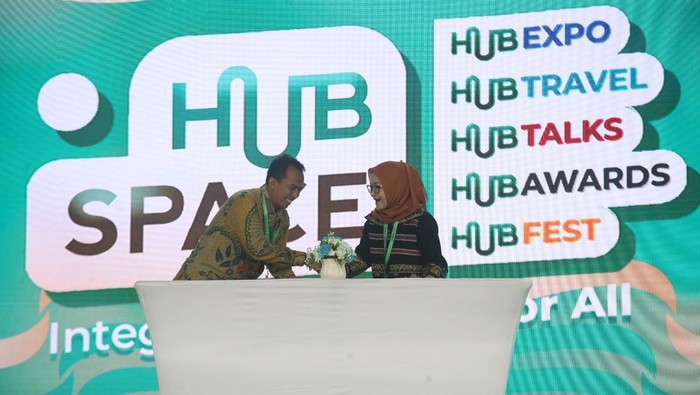 Kementerian Perhubungan (Kemenhub) menandatangani memorandum of understanding (MoU) dengan Perusahaan Umum Lembaga Penyelenggara Pelayanan Navigasi Penerbangan Indonesia (Perum LPPNPI) atau AirNav Indonesia. Perjanjian kerja sama dilakukan dalam pengembangan SDM dalam pelaksanaan navigasi.