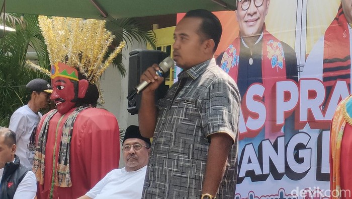 Kepala Rombongan Rano Karno, Beno Muhammad Ibnu, di acara relawan Rano Karno di Lebak Bulus.