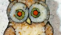 Bikin sushi bentuk burung hantu, Kiyota benar-benar memperhatikan semuanya dengan detail. Foto: Takayo Kiyota