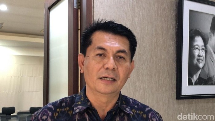 Ketua Sementara DPRD Bali, Dewa Made Mahayadnya alias Dewa Jack, saat ditemui di Kantor DPD PDIP Bali, Jumat (6/9/2024). (Ida Bagus Putu Mahendra/detikBali)