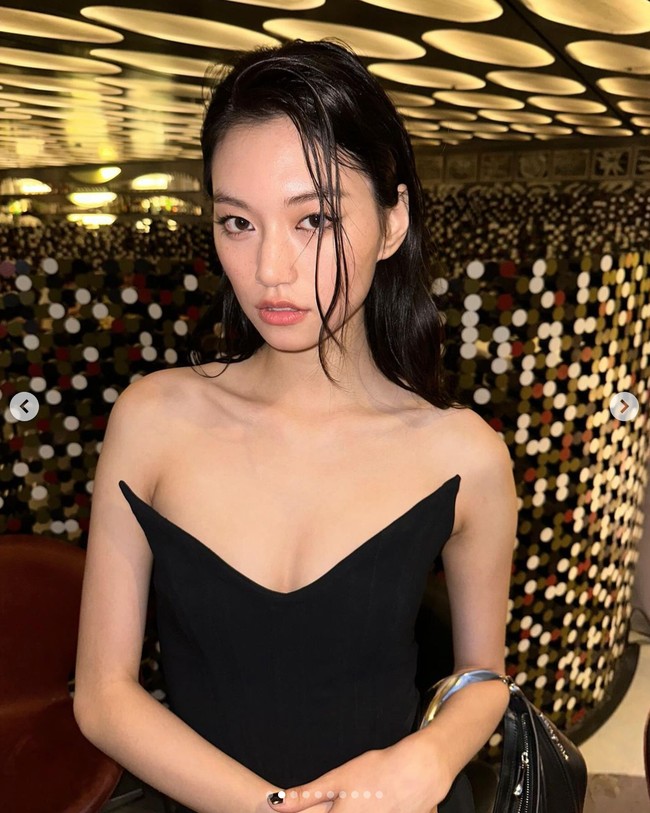 Kim Doyeon mengawali kariernya sebagai kontestan acara survival Produce 101 pada tahun 2016. Dia berhasil debut sebagai personel grup KPop I.O.I. Dan setelah kontrak I.O.I berakhir dalam satu tahun, Kim Doyeon debut bersama rekan trainee yang bernaung di bawah Fantagio Entertainment. Foto: dok. Instagram @lafilledhiver_