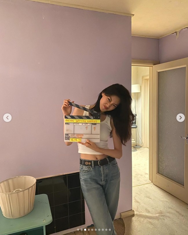 Kim Doyeon kini menjalani kehidupan sebagai mahasiswa perfilman di London, Inggris. Berbeda dengan kehidupannya yang glamor sebagai idol KPop. Kim Doyeon memutuskan untuk menekuni perfilman setelah sempat merambah dunia akting. Foto: dok. Instagram @lafilledhiver_