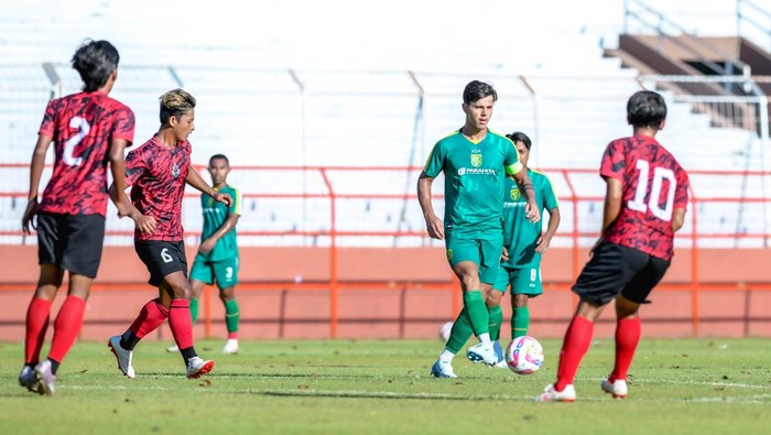 Laga uji coba Persebaya vs Maestro FC