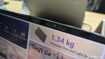 Sama seperti laptop Acer Swift lainnya, varian ini juga dilengkapi dengan webcam dan privacy shutter. Foto: Virgina Maulita Putri/detikINET