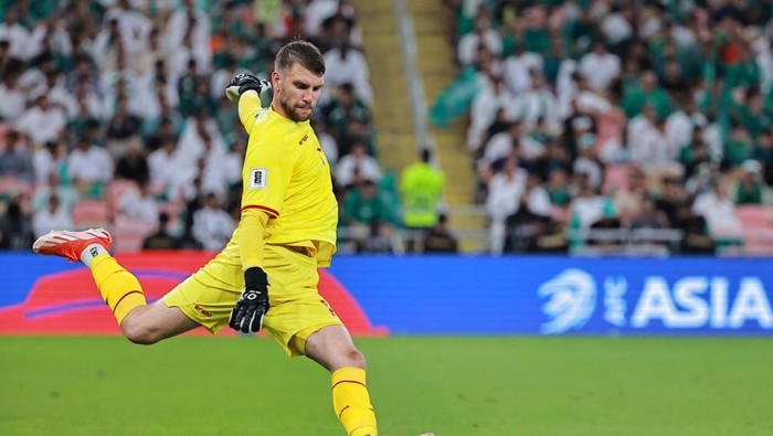 Soccer Football - World Cup - AFC Qualifiers - Group C - Saudi Arabia v Indonesia - King Abdullah Sports City, Jeddah, Saudi Arabia - September 5, 2024 Indonesias Maarten Paes in action REUTERS/Stringer