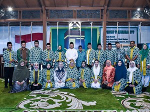Bangun Kekeluargaan, Mardiono Lepas Kader PPP Umroh Bersama