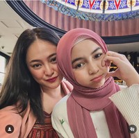 Foto Marshanda bareng Sienna bahkan disebut seperti bestie atau kakak adik. Keduanya tak terlihat seperti ibu anak. Foto: Dok. Instagram Marshanda