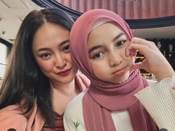 8 Foto Marshanda dan Putrinya yang ABG, Sama-sama Cantik bak Bestie