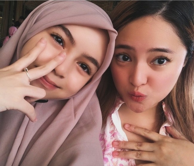 Marshanda pun selalu menunjukkan betapa bahagia dan bersyukur dirinya memiliki putri yang baik seperti Sienna. Kamu mengisi tangki cintaku dengan penuh rasa syukur, dan membuatku seperti orang yang menakjubkan. Aku nggak pernah tau, aku bisa jadi ibumu, tulis Marshanda di Instagram. Foto: Dok. Instagram Marshanda