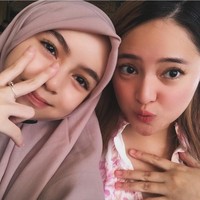 Marshanda pun selalu menunjukkan betapa bahagia dan bersyukur dirinya memiliki putri yang baik seperti Sienna. Kamu mengisi tangki cintaku dengan penuh rasa syukur, dan membuatku seperti orang yang menakjubkan. Aku nggak pernah tau, aku bisa jadi ibumu, tulis Marshanda di Instagram. Foto: Dok. Instagram Marshanda