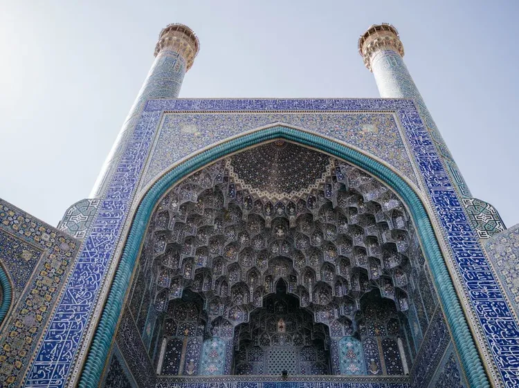 Wujud Masjid yang Bisa Memantulkan Suara, Penuh dengan Mozaik!