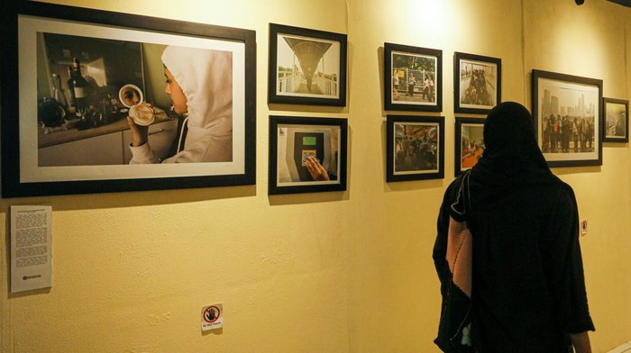Menjelajahi Sisi Lain Jakarta Lewat Bingkai Foto Suasana Pameran Foto