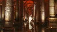 Ratusan tangki air bawah tanah dibangun selama kekuasaan Kekaisaran Istanbul Constantinople. Tangki-tangki ini dibangun di bawah jalan-jalan dan rumah penduduk setempat sebagai wadah penyimpanan air.  