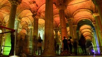 Salah satu yang terbesar dan termegah di antaranya adalah Basilica Cistern, karena letaknya berada di bawah Stoa Basilica, sebuah taman umum yang besar di Bizantium.  