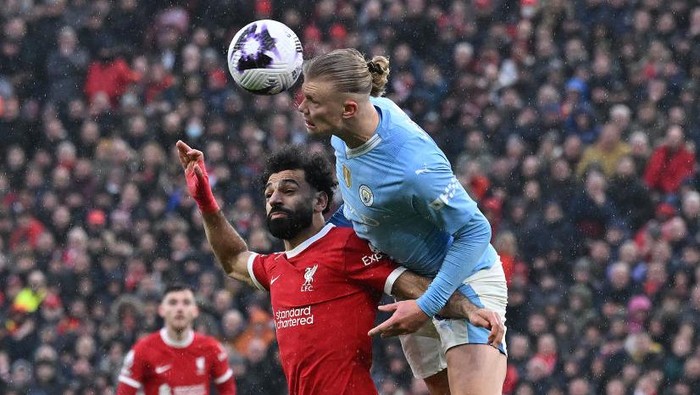 LIVERPOOL, ENGLAND - MARCH 10: (THE SUN OUT. THE SUN ON SUNDAY OUT) Manchester Citys Erling Haaland with Mohamed Salah of Liverpool during the Premier League match between Liverpool FC and Manchester City at Anfield on March 10, 2024 in Liverpool, England. (Photo by John Powell/Liverpool FC via Getty Images)