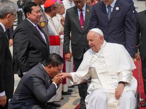 Paus Fransiskus Tiba di Papua Nugini Usai Kunjungan ke Indonesia