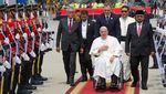 Momen Perpisahan dengan Paus Fransiskus Sebelum Tinggalkan Indonesia