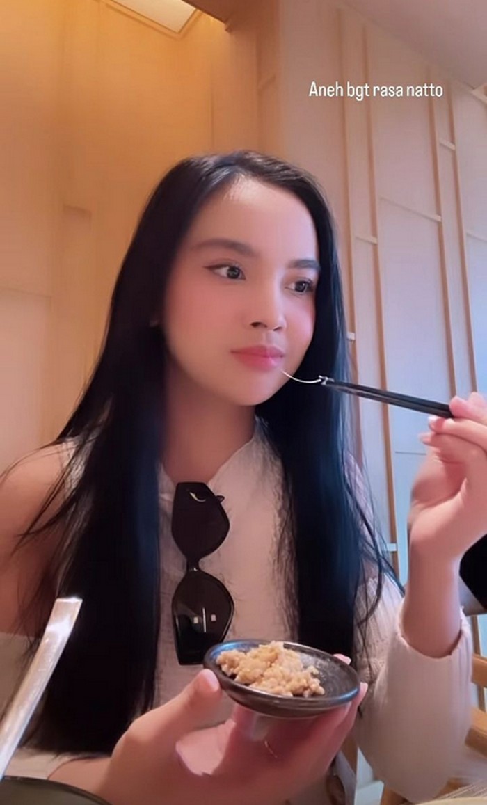 Momen Seru Lyodra Saat Kulineran di Jepang hingga Ngemil Dimsum Momen Seru Lyodra Saat Kulineran di Jepang hingga Ngemil Dimsum