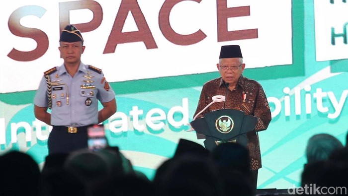 Wakil Presiden RI Maruf Amin resmi membuka pameran transportasi dan travel fair Hub Space 2024. Ia bicara pengembangan transportasi.