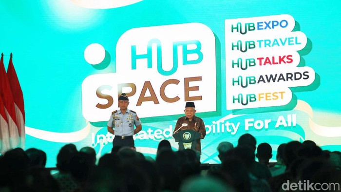 Momen Wapres Ma'ruf Amin Buka Hub Space 2024 Wakil Presiden RI Ma'ruf Amin resmi membuka pameran transportasi dan travel fair Hub Space 2024. Ia bicara pengembangan transportasi.