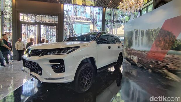 PT Toyota Astra Motor (TAM) resmi meluncurkan Toyota Fortuner baru di Indonesia, Jumat (6/9). Kendaraan gagah tersebut mendapat sejumlah pembaruan dibandingkan model sebelumnya.