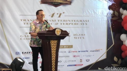 Direktur Utama PT Satria Trans Jaya, Ketut Edi Dharma Putra dorong pengadaan feeder, Jumat (6/9/2024). (Ida Bagus Putu Mahendra/detikBali)