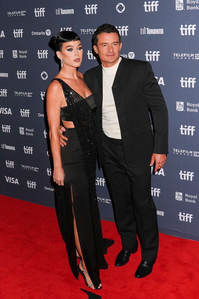 Katy Perry memberikan dukungan pada Orlando Bloom dengan menghadiri premier film terbaru tunangannya itu, The Cut. Film The Cut diputar perdana di Toronto International Film Festival, Toronto, Ontario, Kanada, pada Kamis (5/9/2024). Foto: Getty Images for RBC/Ryan Emberley