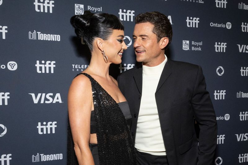 Orlando Bloom dan Katy Perry saat menghadiri premier The Cut TORONTO, ONTARIO - SEPTEMBER 05: (L-R) Katy Perry and Orlando Bloom attend the premiere of