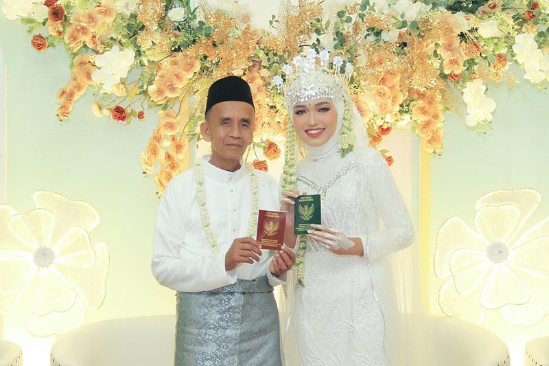Foto Karman mantan kepala sekolah Yuniara (Ara), pasangan beda usia 41 tahun yang kini menikah. Kisahnya langsung viral di media sosial