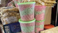Selain itu, di Pasar Sekaran juga banyak menjual arum manis atau gulali rambut nenek. Mengingat Lamongan disebut-sebut sebagai asal jajanan tersebut. Foto: detikcom/Riska Fitria
