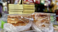 Kamu akan menemukan banyak kios penjual wingko Babat. Wingkonya dibuat homemade dan selalu fresh dan masih hangat setiap harinya. Foto: detikcom/Riska Fitria