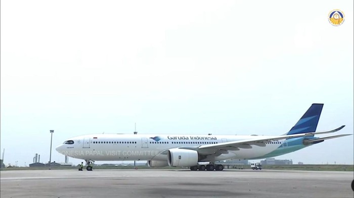 Paus Fransiskus tinggalkan Indonesia