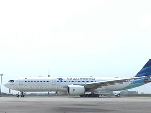 Selamat Jalan! Paus Fransiskus Terbang Tinggalkan RI Naik Pesawat Garuda