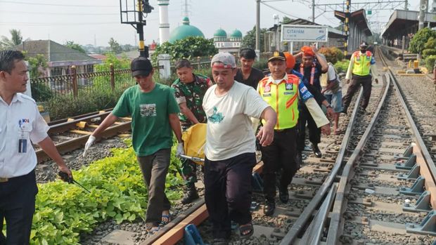 Pengendara motor tewas tertabrak KRL di Citayam, Depok, Jawa Barat. KAI menyatakan kecelakaan terjadi di palang pintu perlintasan resmi yang dijaga petugas. (dok Istimewa)